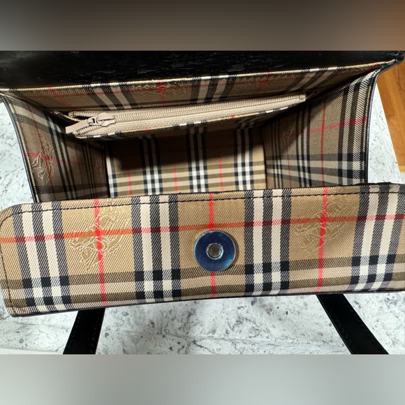 BURBERRY NOVA CHECK LEATHER BLACK HANDBAG
AUTHENTIC - Picture 9 of 13